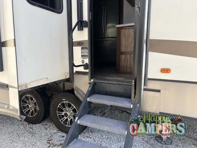 2018 Keystone Montana 3921FB - Photo 3
