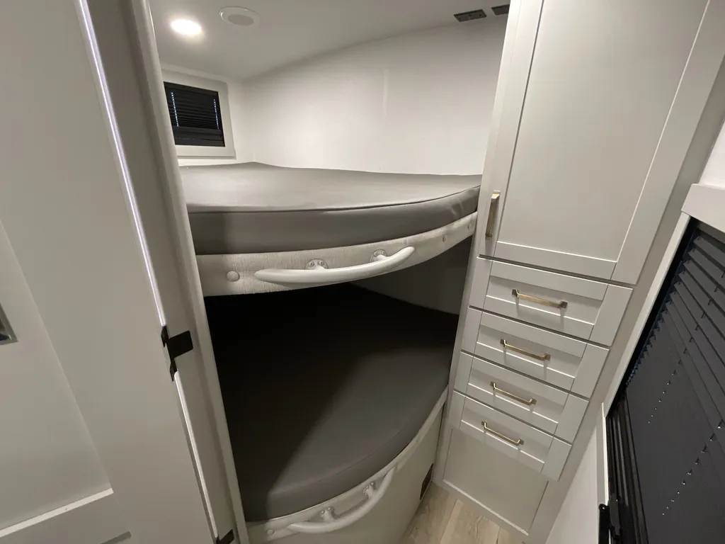 2025 Brinkley Model Z AIR 295, Photos photo 17