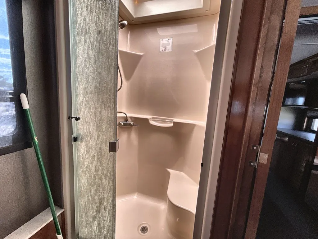2019 Fleetwood Pace Arrow 38N, Photos photo 47