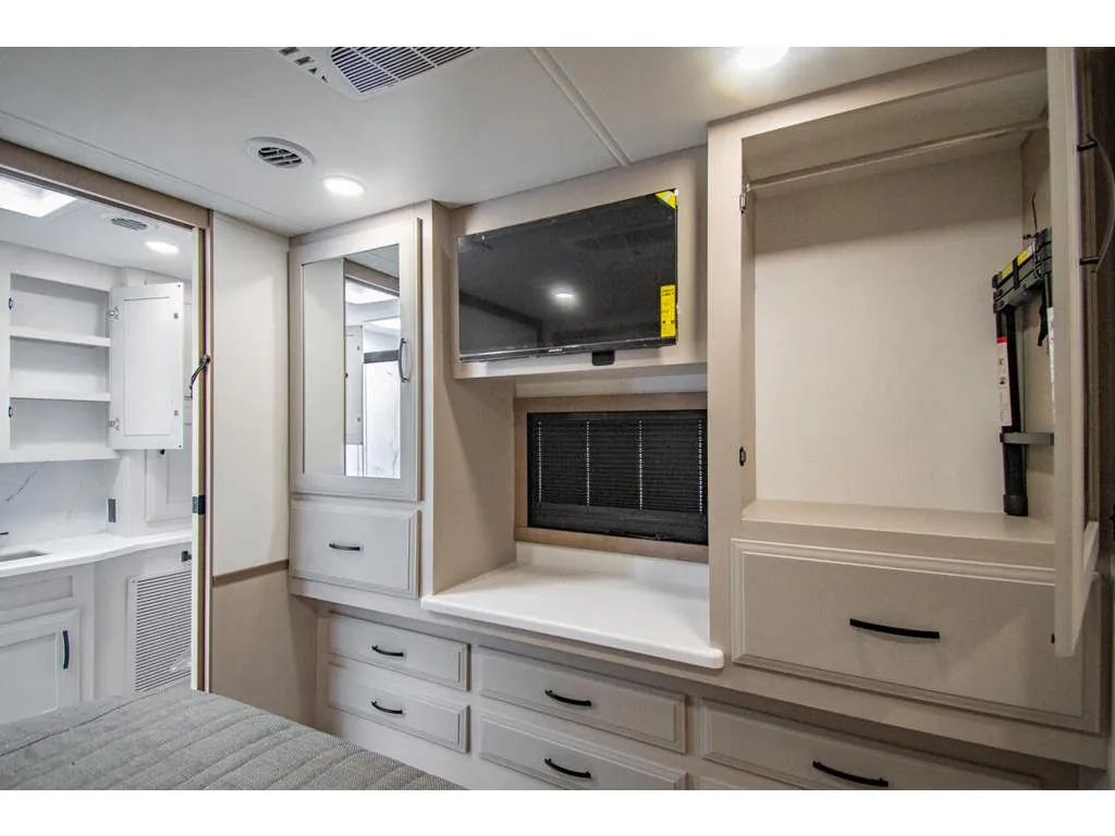 2027 Entegra Coach Emblem 36U, Photos photo 30