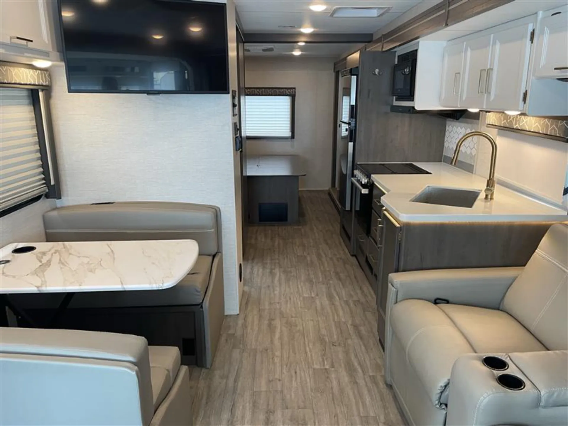 2024 Thor Motor Coach A.C.E 29D - Photo 2