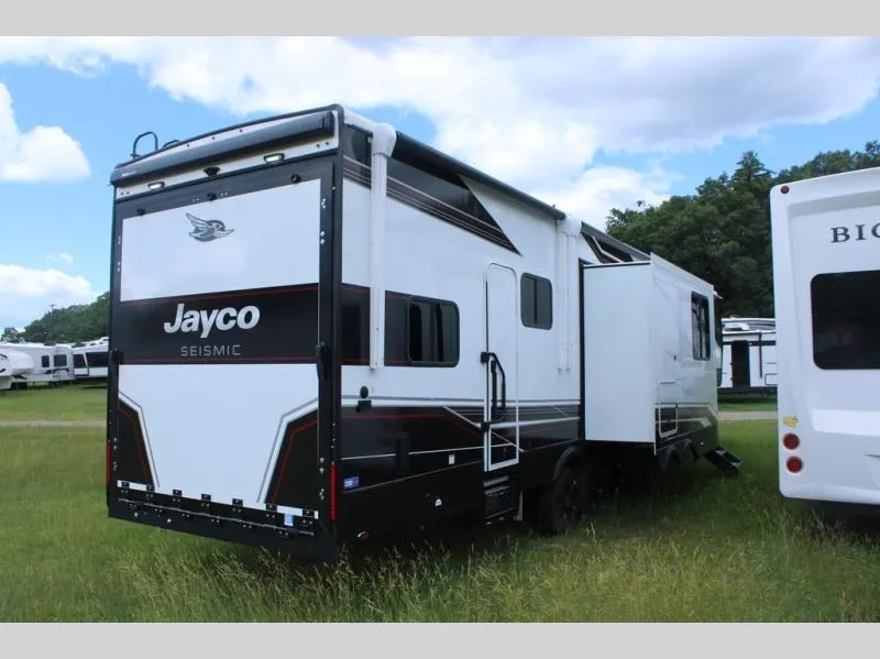 2026 Jayco Seismic 399 - Photo 4