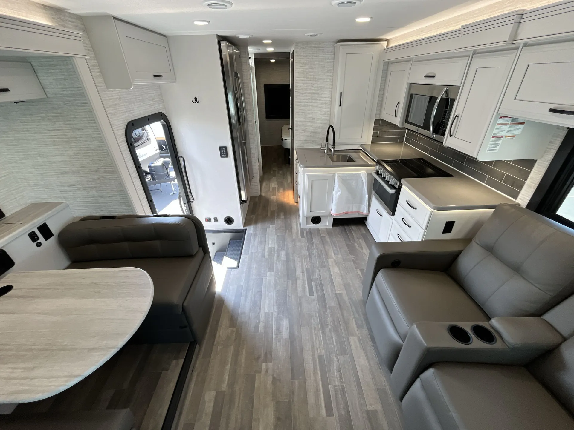 2025 Entegra Coach Vision XL 31UL — living area main