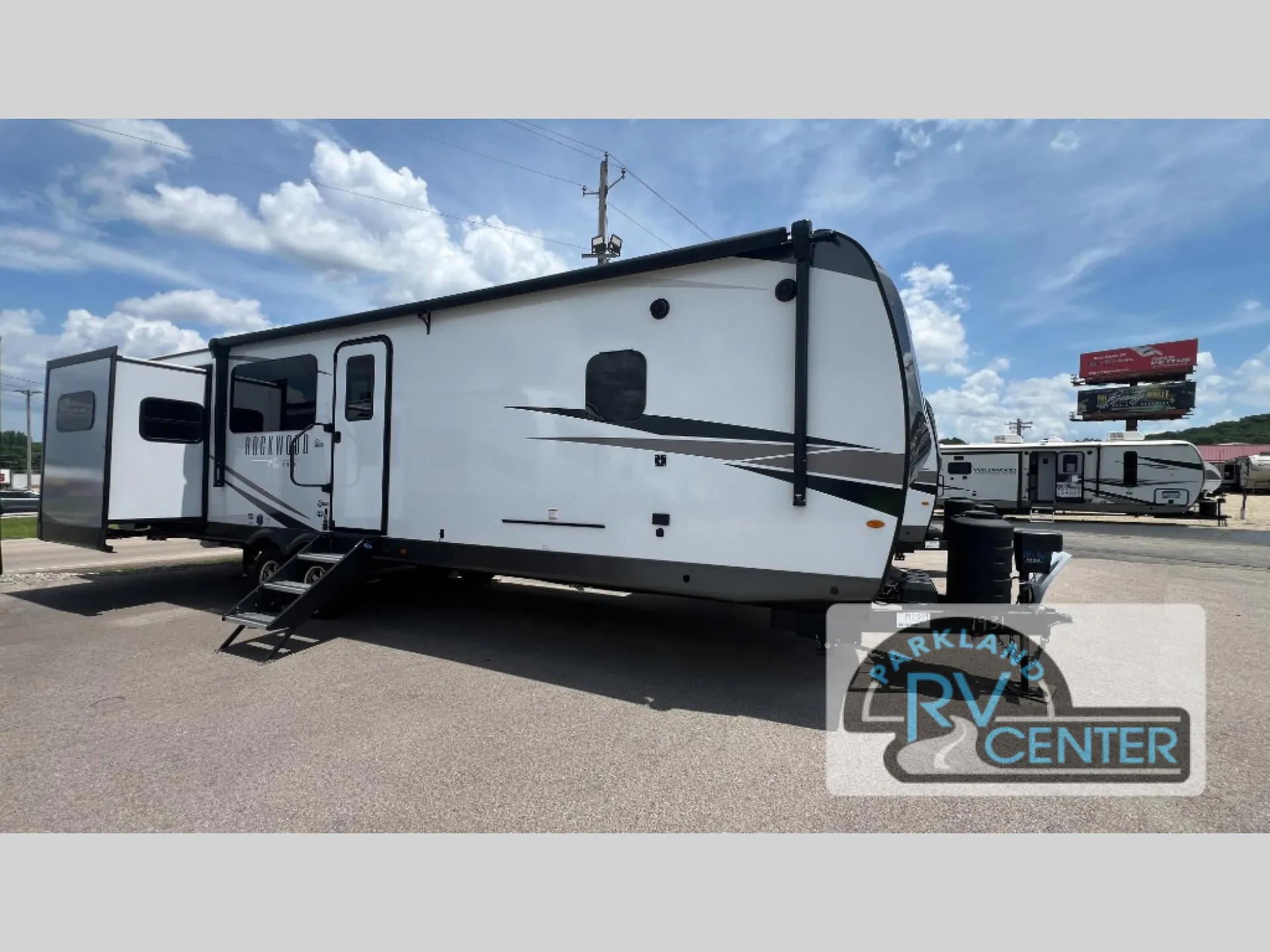 2025 Forest River Rockwood Ultra Lite 2908RL - Photo 2