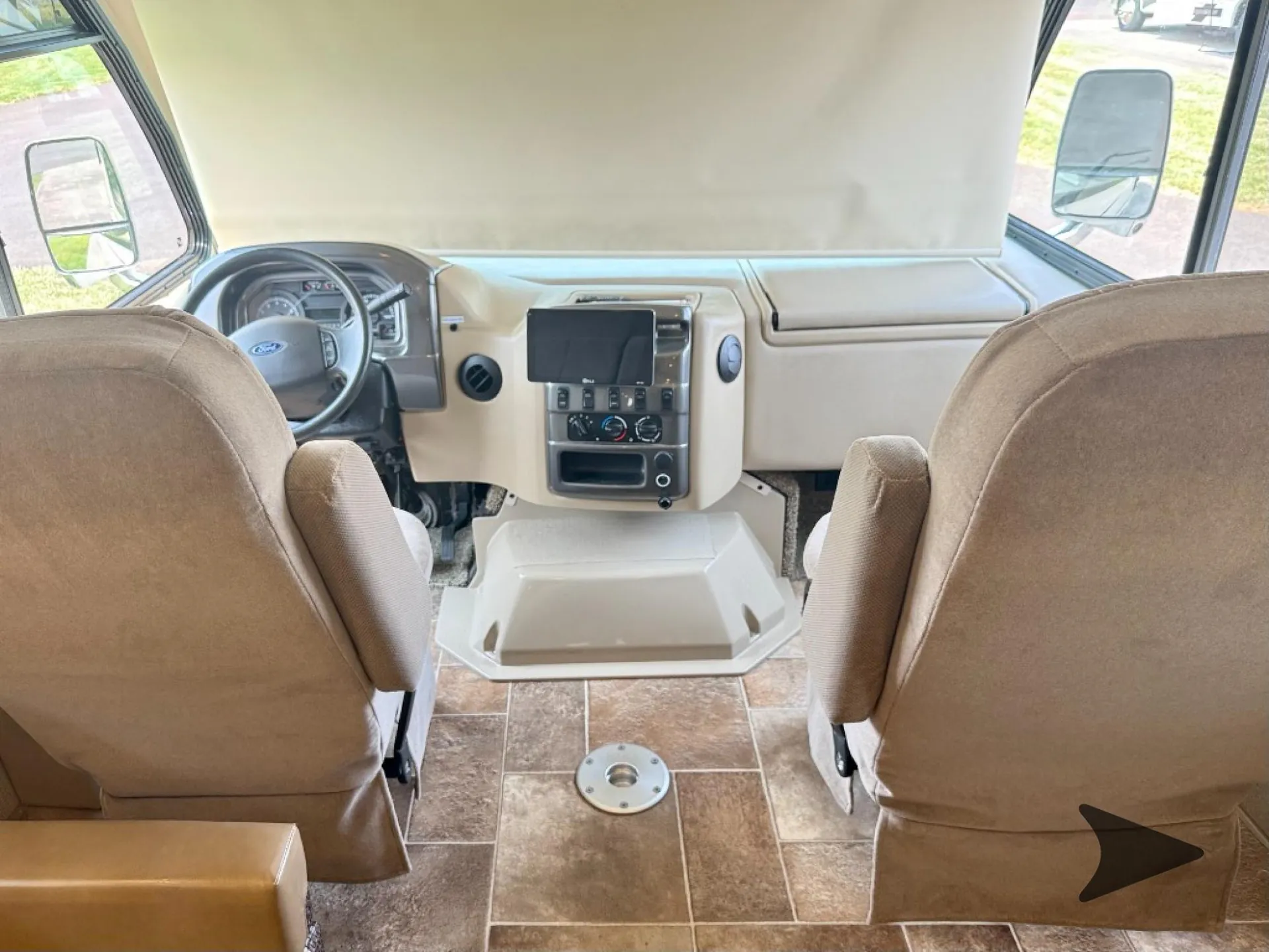 2017 Thor Motor Coach Vegas 252 - Photo 4