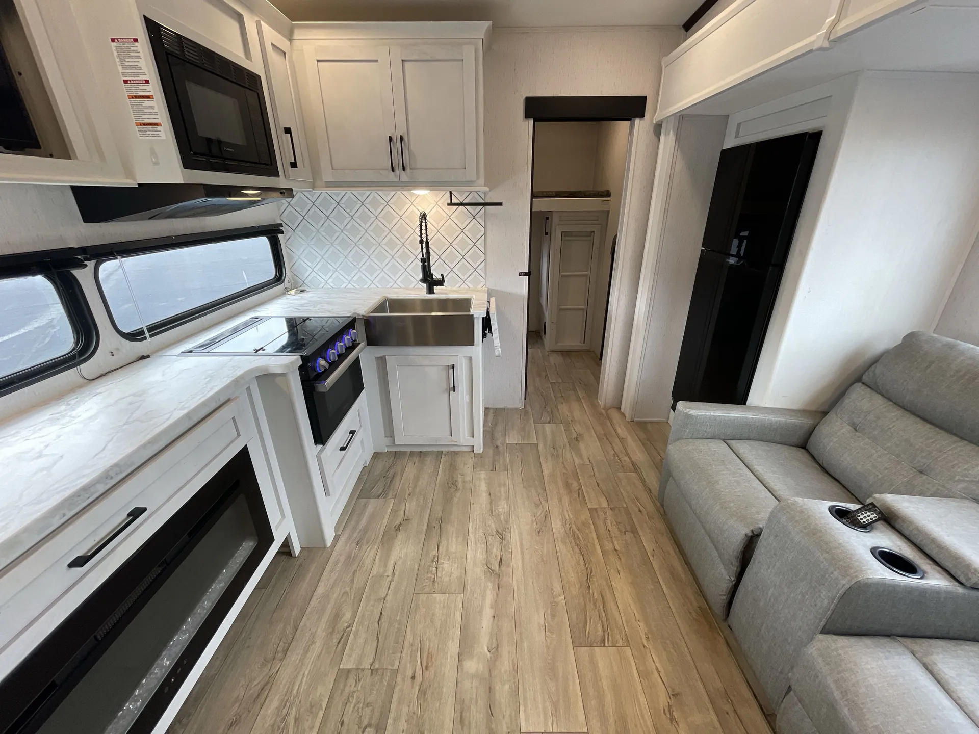 2024 Dutchmen Astoria Half-Ton 298BH — living area main