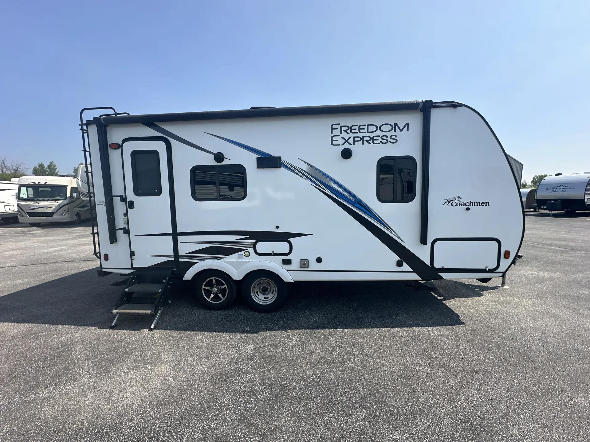 2020 Coachmen Freedom Express Ultra Lite 195 RBS — living area main