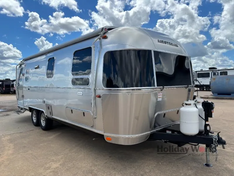 2026 Airstream Flying Cloud 27FB - Photo 2