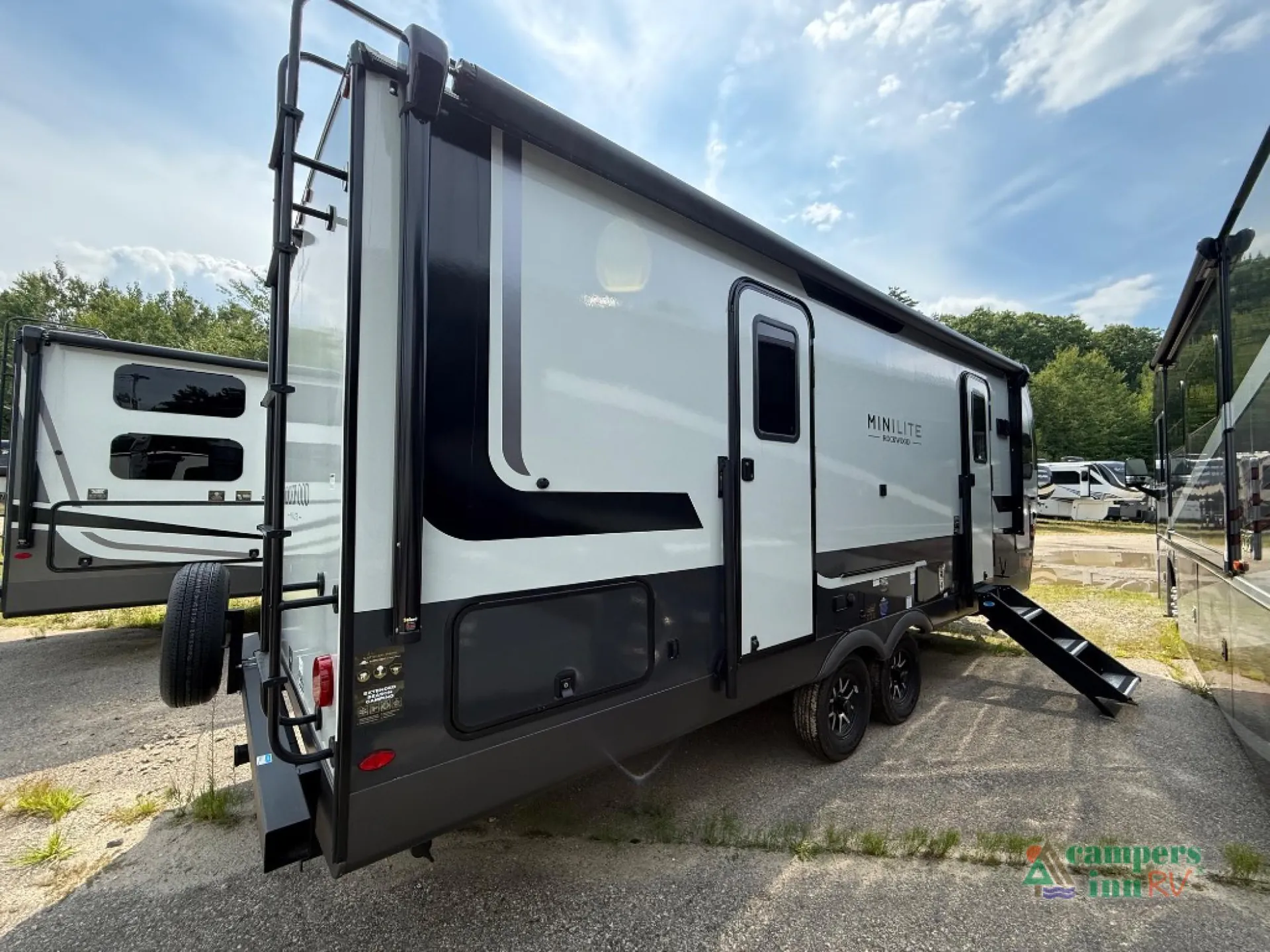 2027 Forest River Rockwood Mini Lite 2506FK - Photo 3