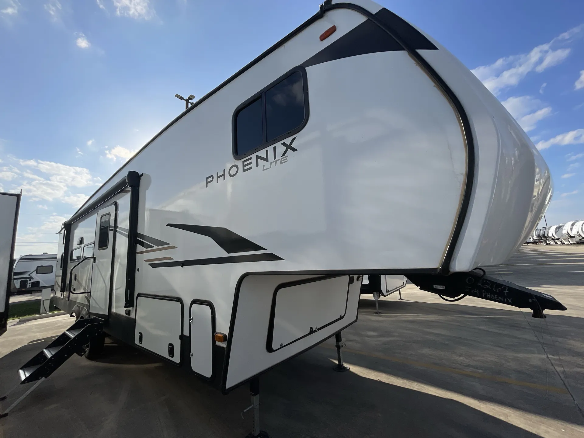 2025 Shasta Phoenix Lite 274BH - Photo 2