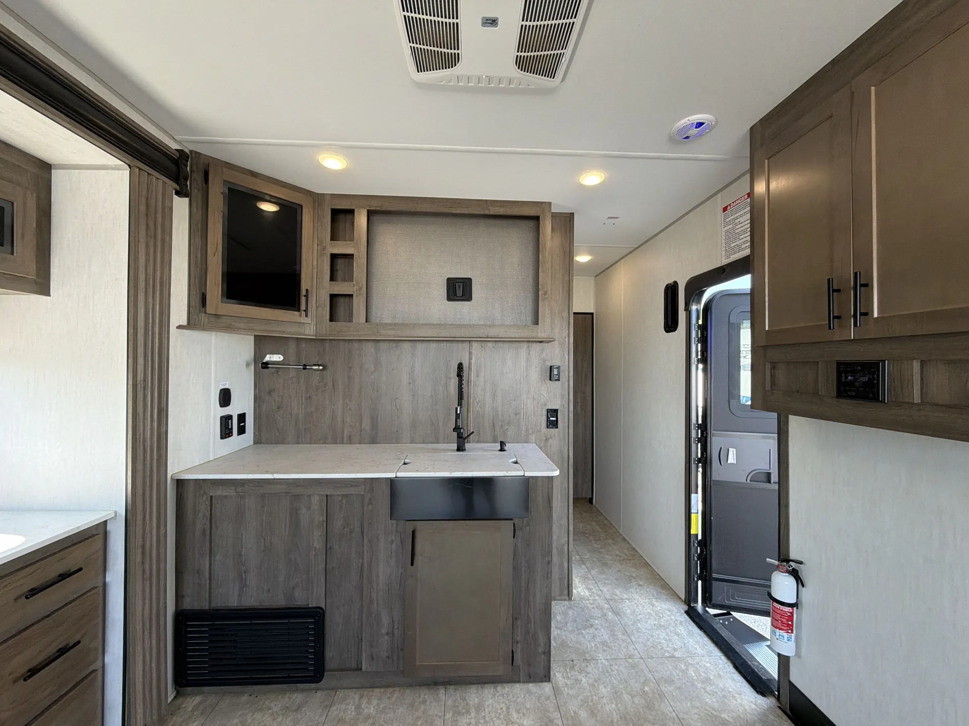 2022 Forest River Vengeance Rogue 26V — stove oven