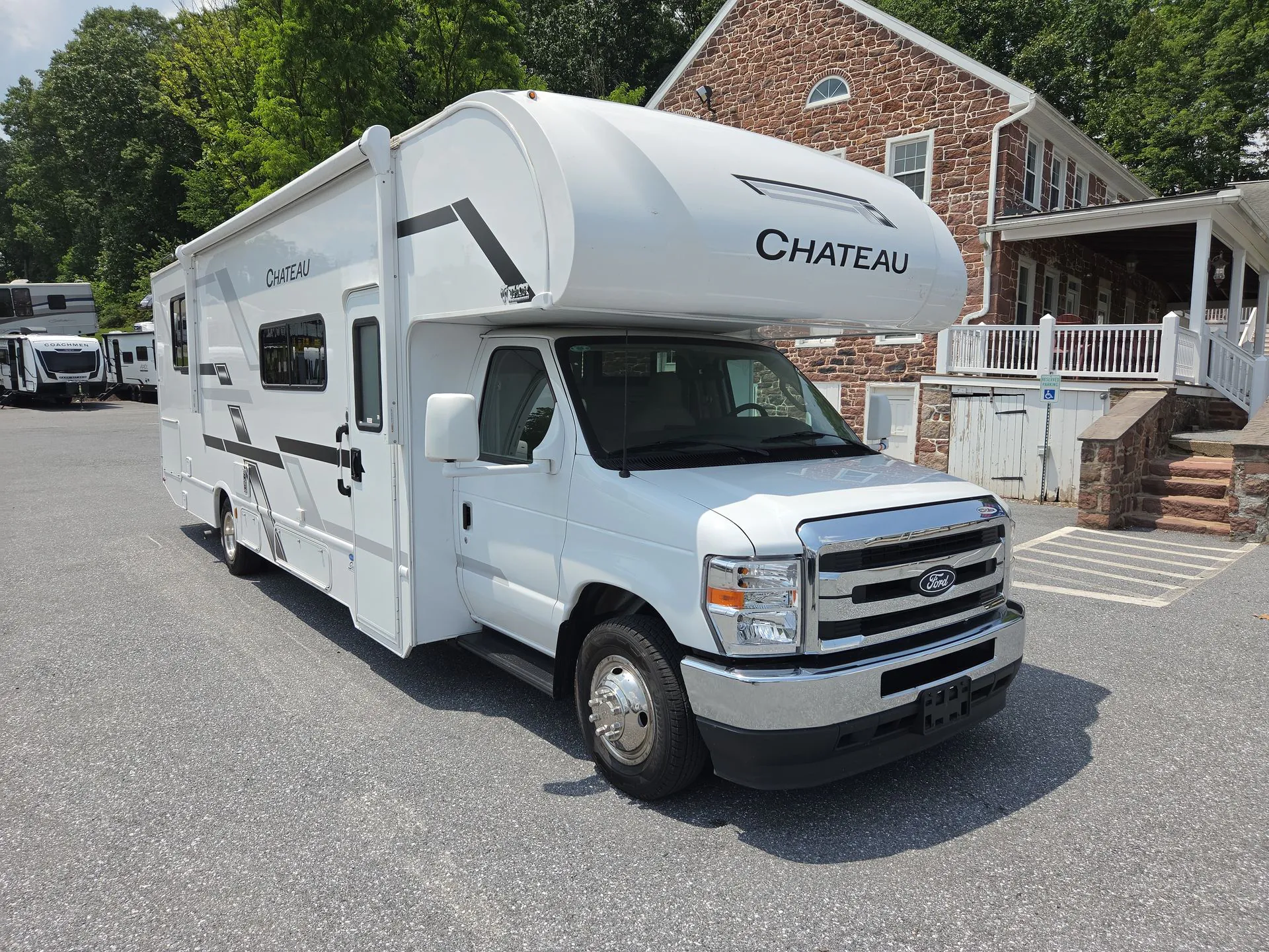 2026 Thor Motor Coach Chateau 31H - Photo 3