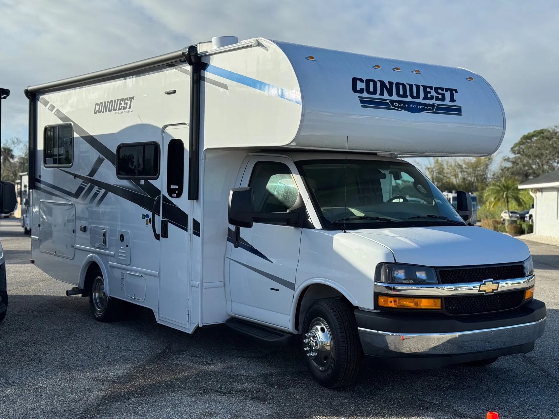 2026 Gulf Stream RV Conquest 6237LE - Photo 2