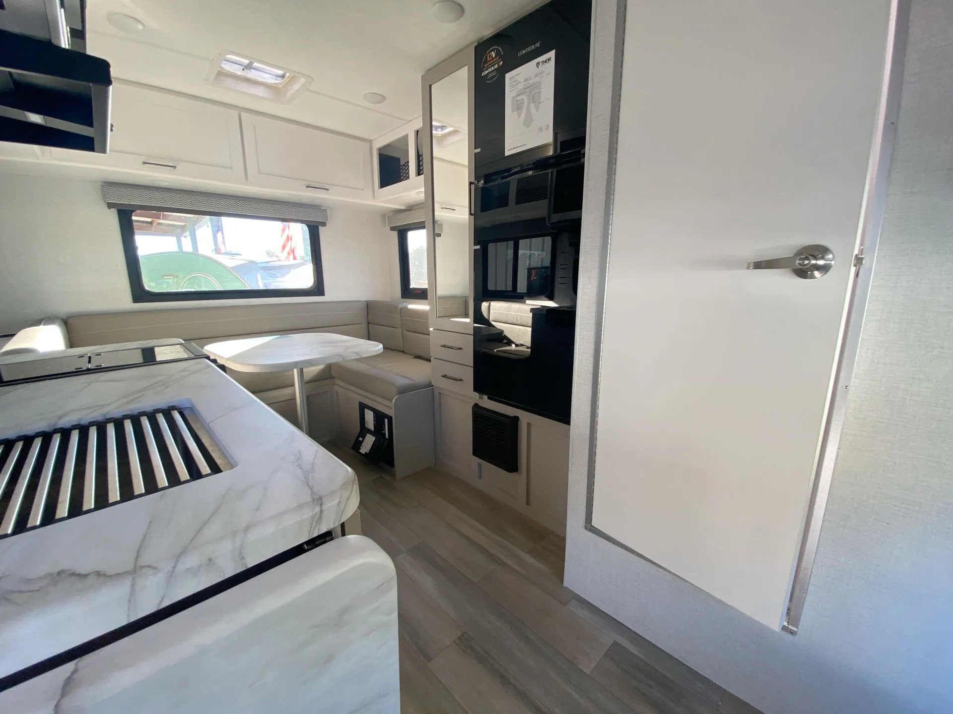 2026 Thor Motor Coach Geneva 19VT - Photo 4