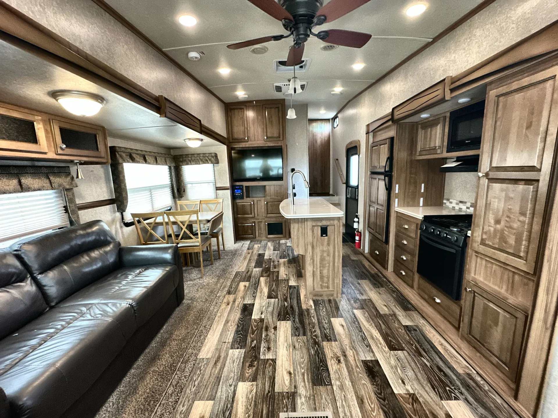 2017 Forest River Flagstaff Classic Super Lite 8528IKWS — living area main