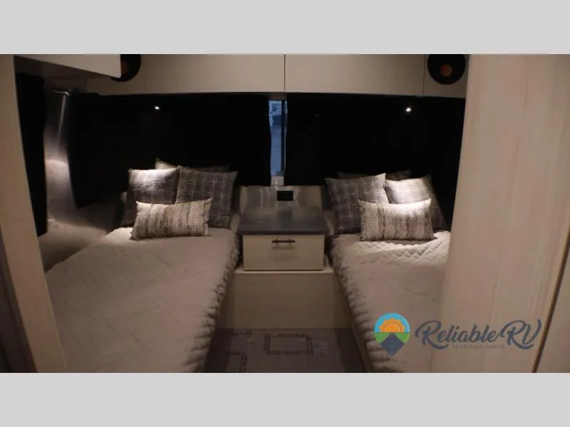 2026 Airstream Flying Cloud 25FB - Photo 4
