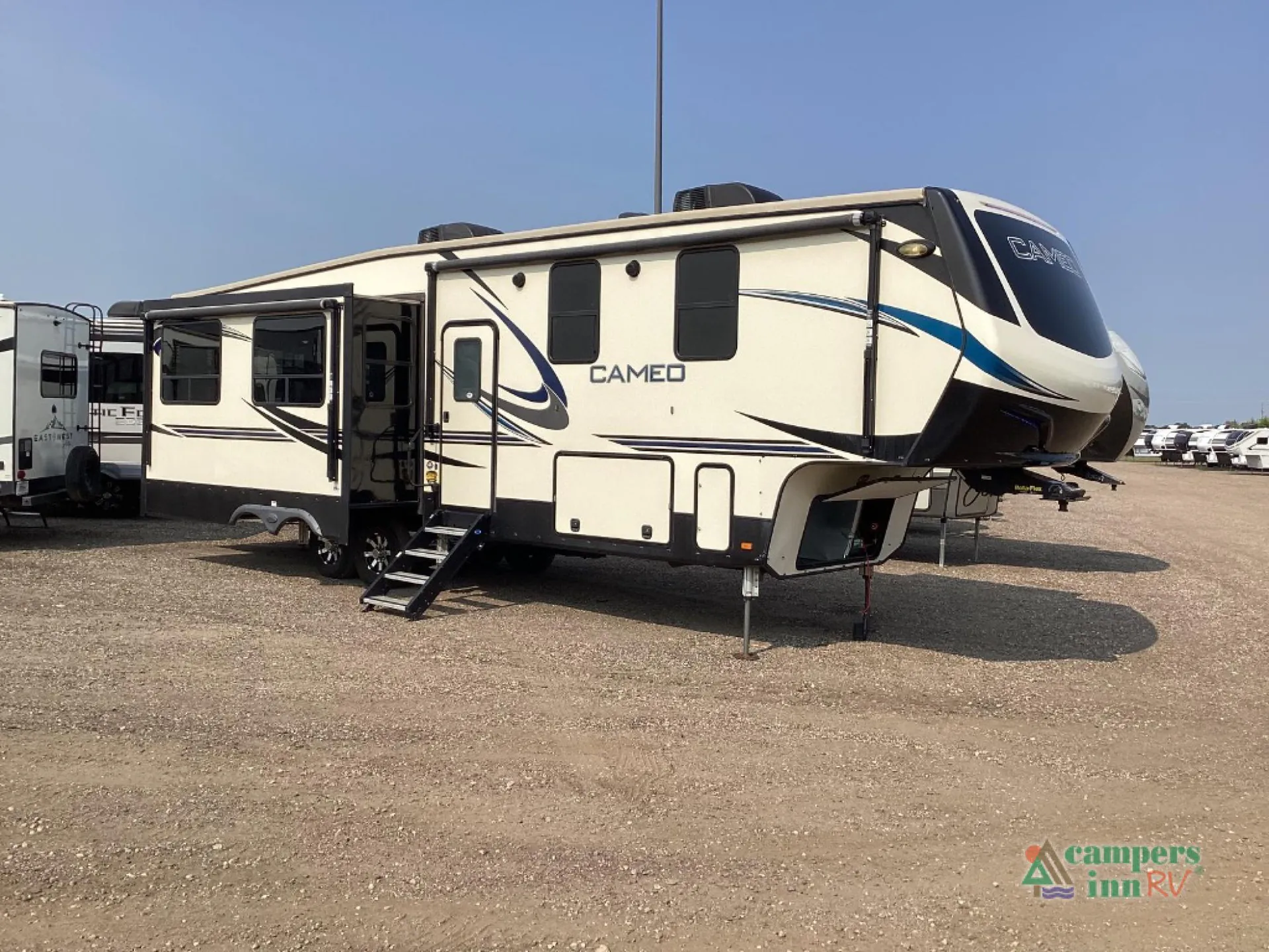 2019 CrossRoads Cameo CE3201RL - Photo 2