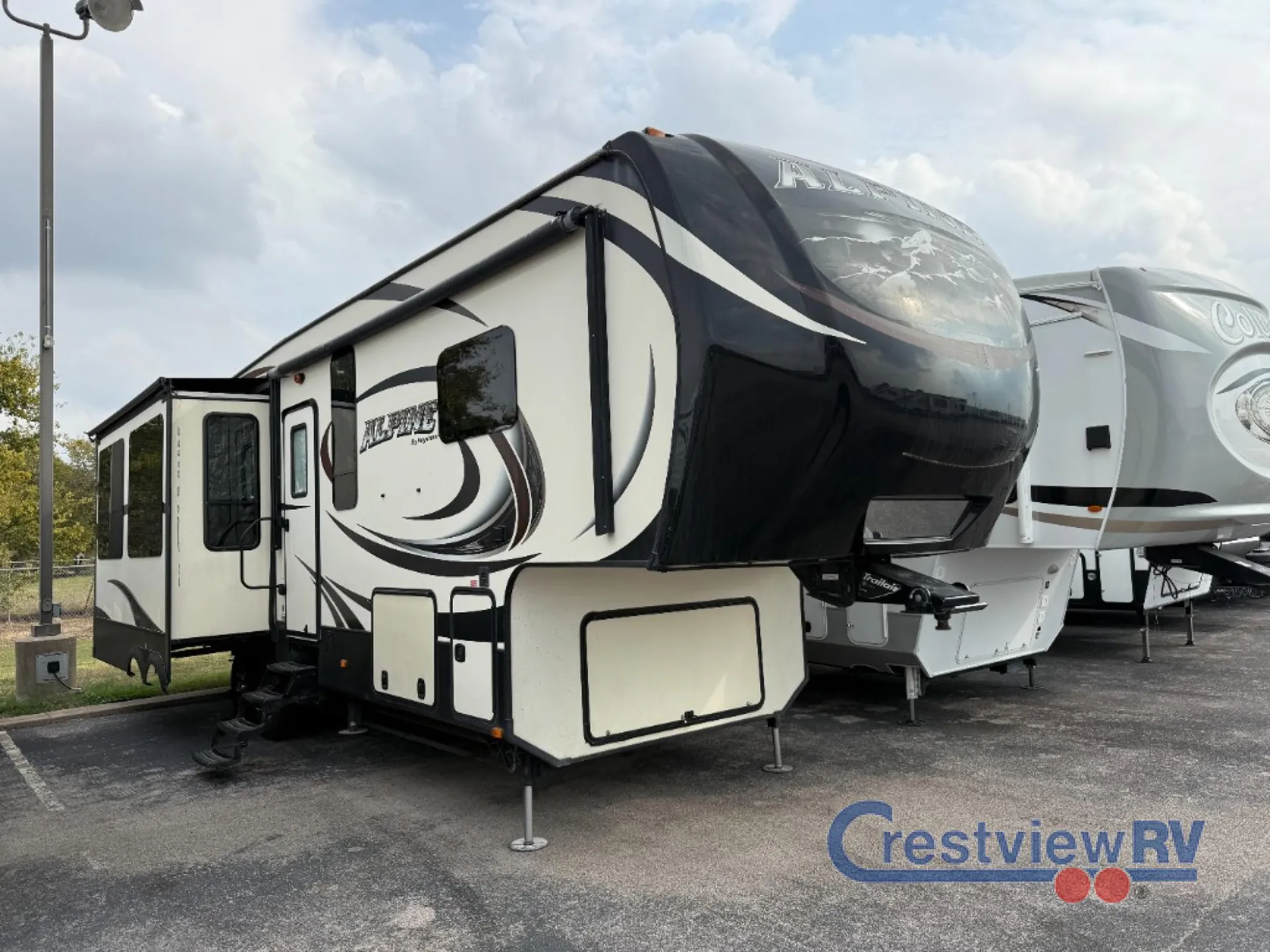 2015 Keystone Alpine 3010RE - Photo 2