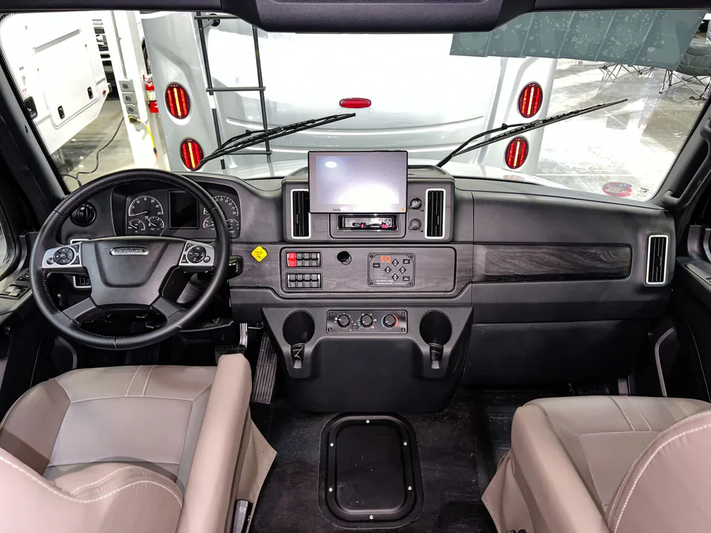 2026 Entegra Coach Accolade 37K, Photos photo 2