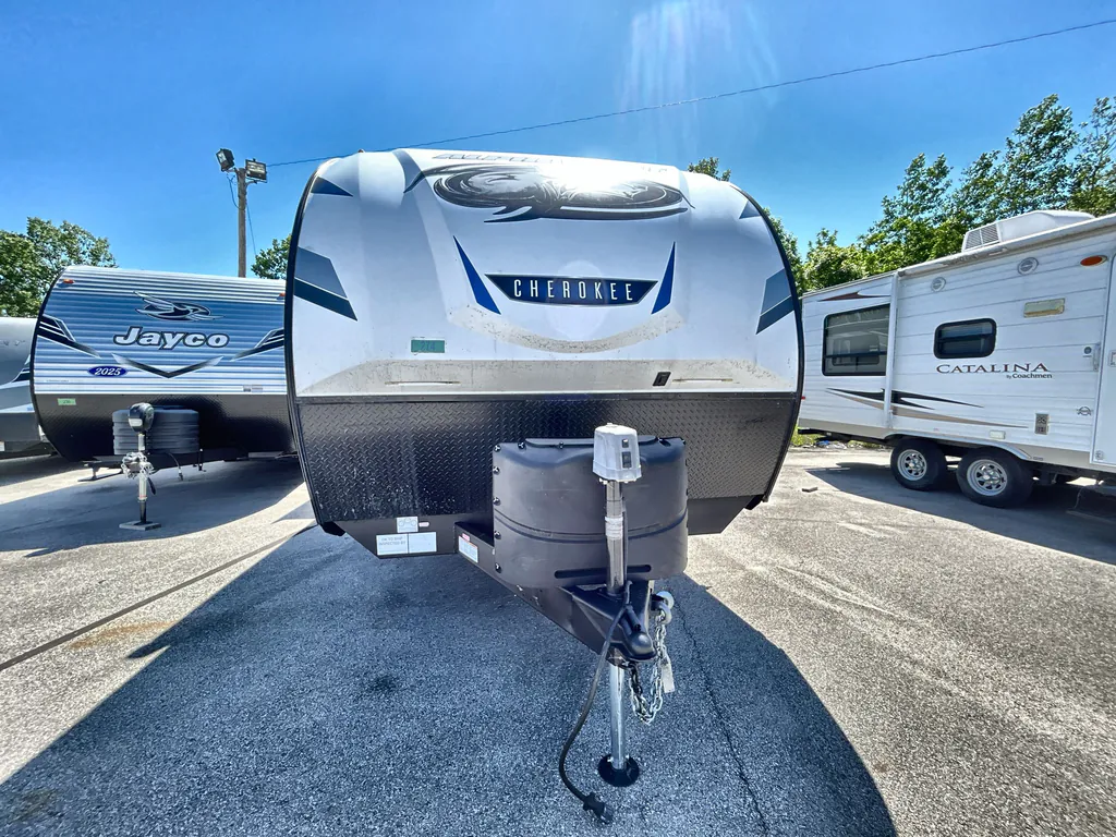 2022 Forest River Cherokee Alpha Wolf 33BH-L, Photos photo 4