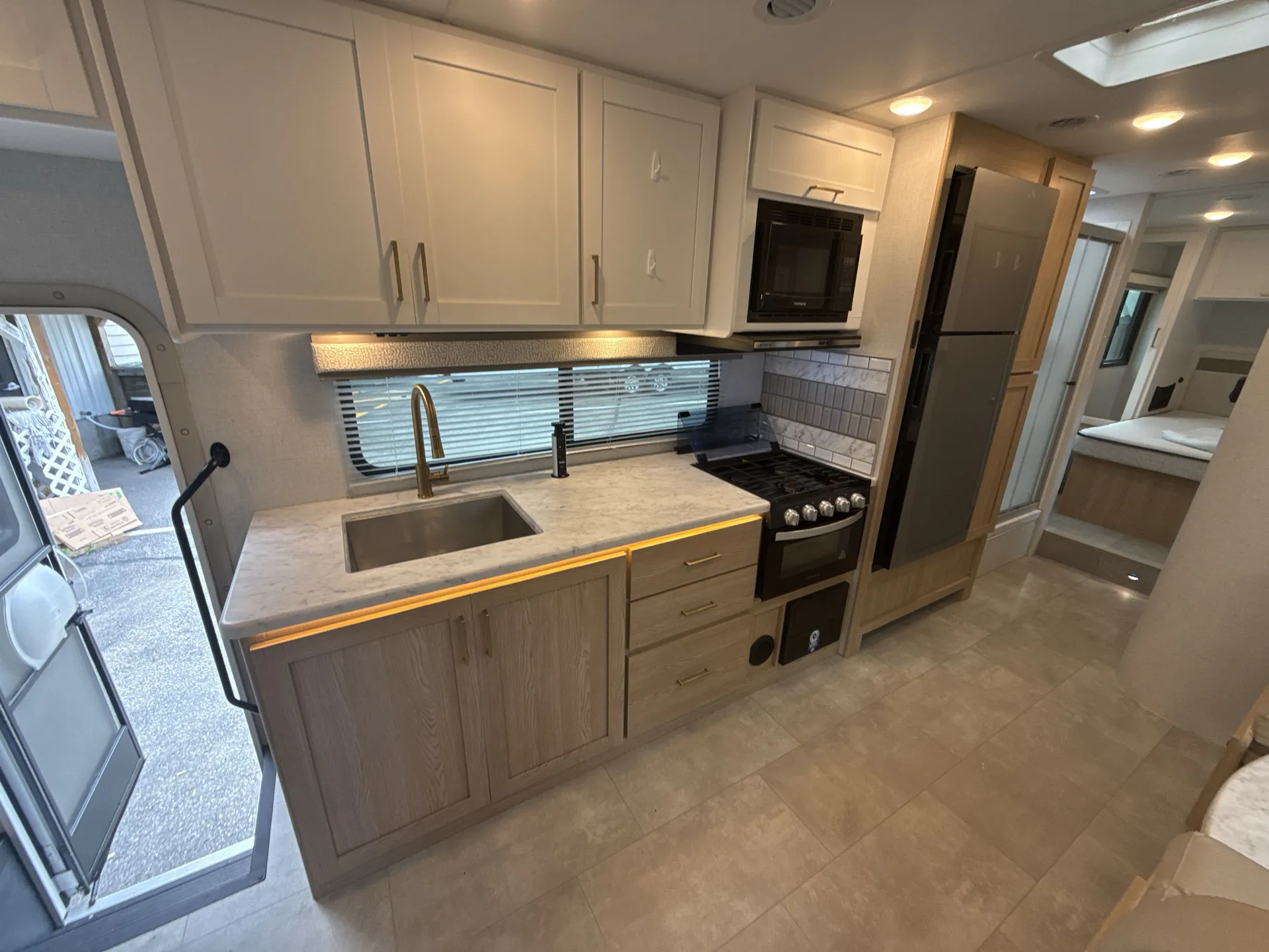 2026 Thor Motor Coach Chateau 31H — living area main