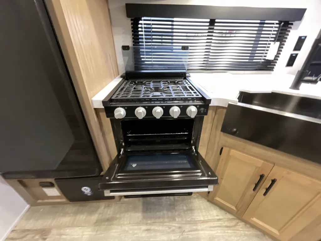 2023 Forest River Cherokee 306MM, Photos photo 9