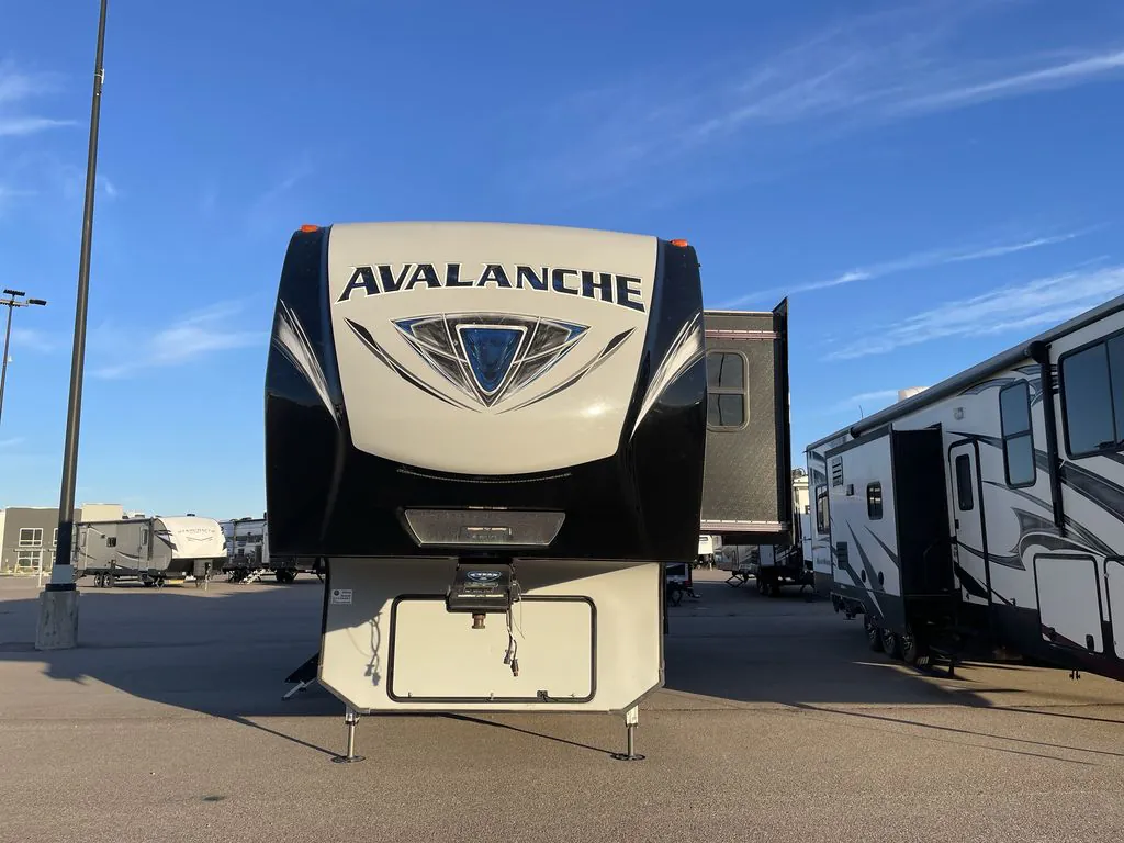 2020 Keystone Avalanche 321RS - Photo 2