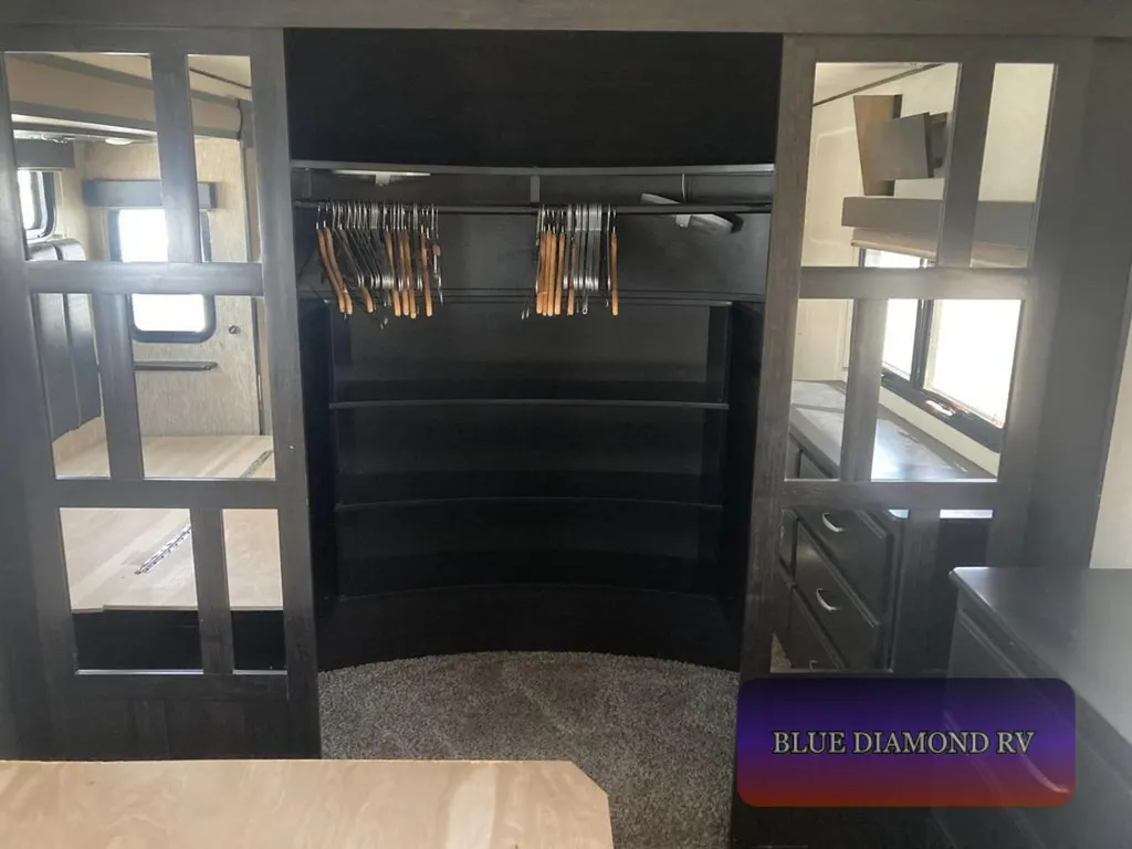 2016 Grand Design Momentum 380TH, Photos photo 18