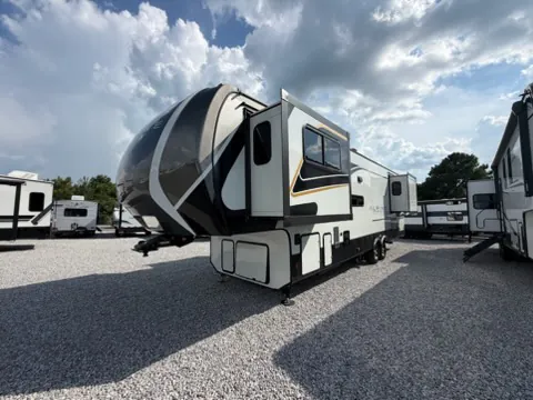 2024 Keystone Avalanche 346FL - Photo 4