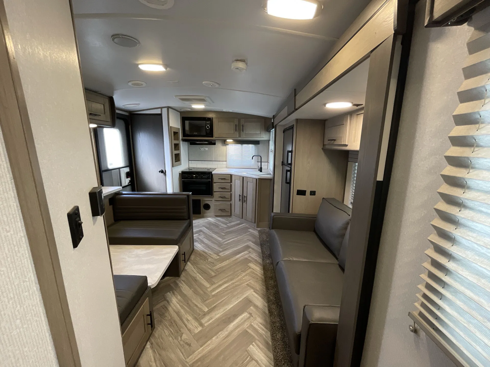2021 Cruiser RV Shadow Cruiser SC248RKS — living area main