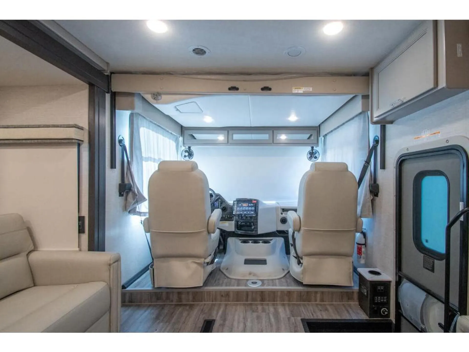2026 Thor Motor Coach Indigo CC35 - Photo 4