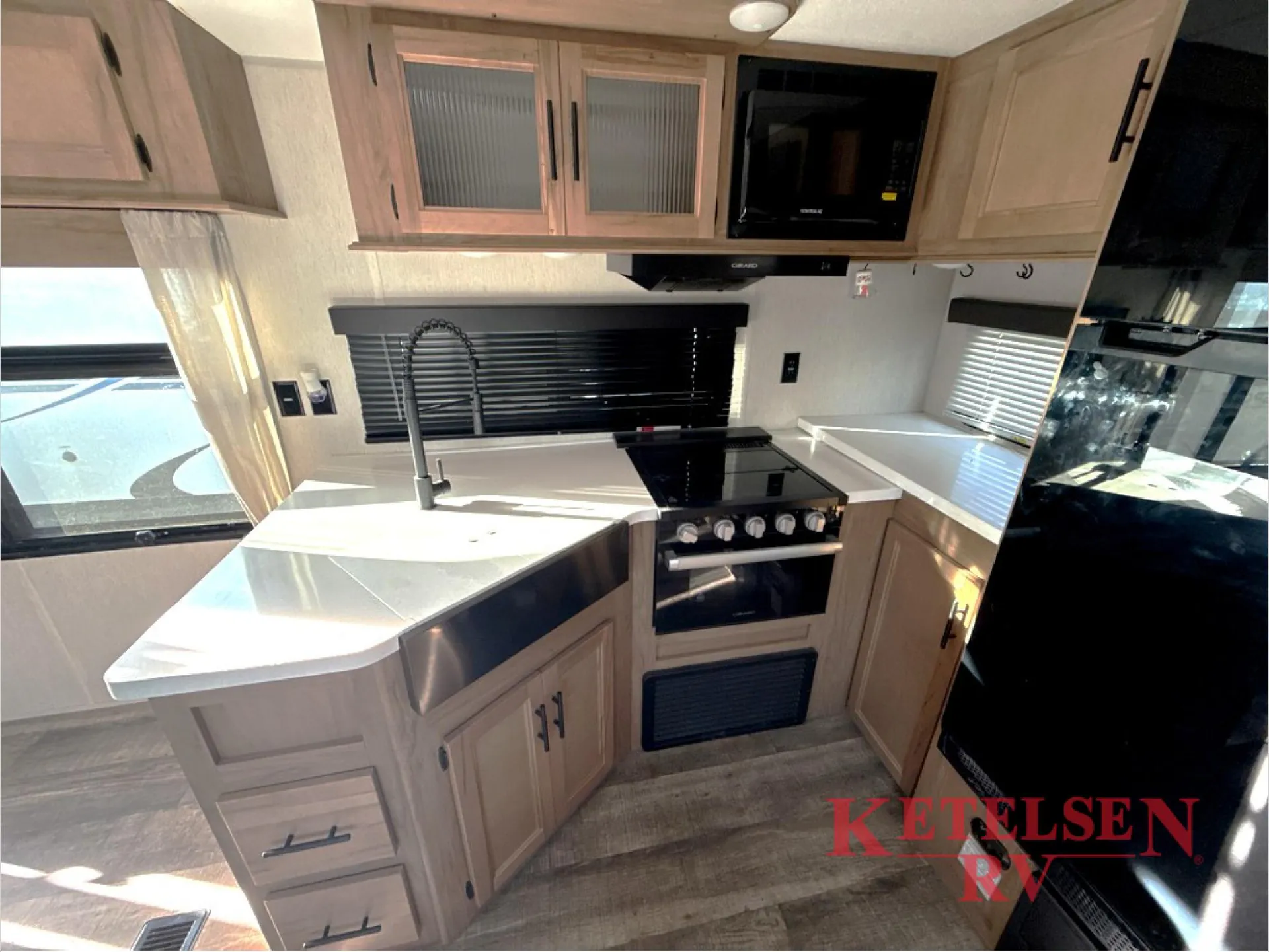 2023 Forest River Cherokee Black Label 304RKBL - Photo 4