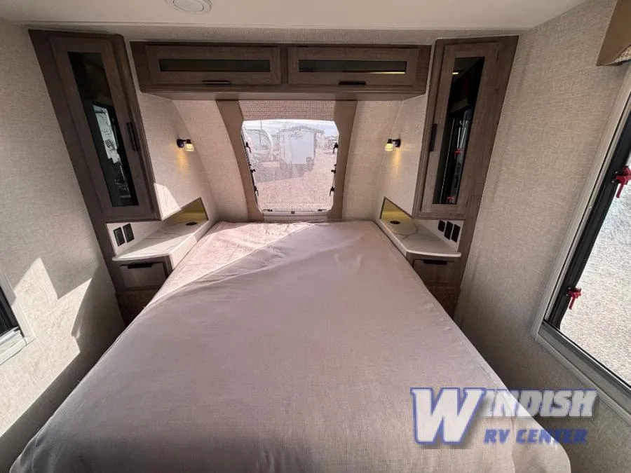 2026 Lance Lance Travel Trailers 2075 - Photo 3