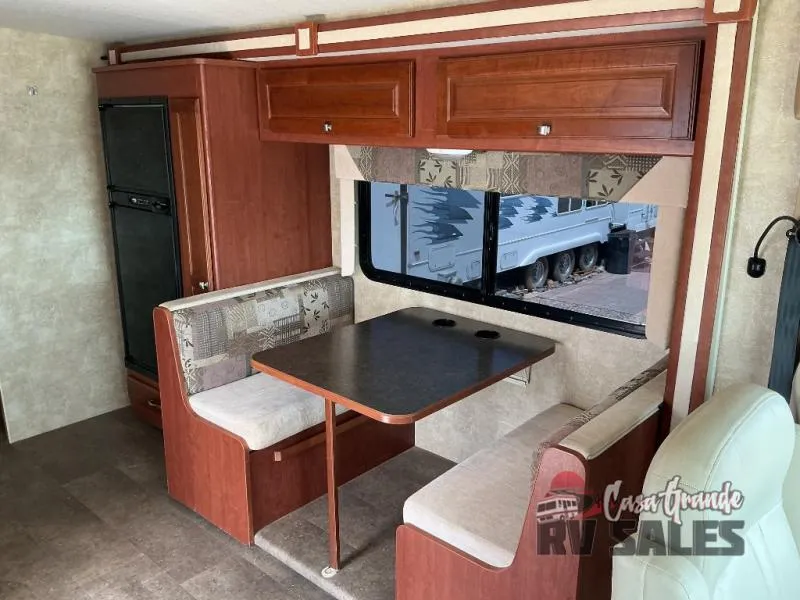 2014 Winnebago Vista 26HE - Photo 4