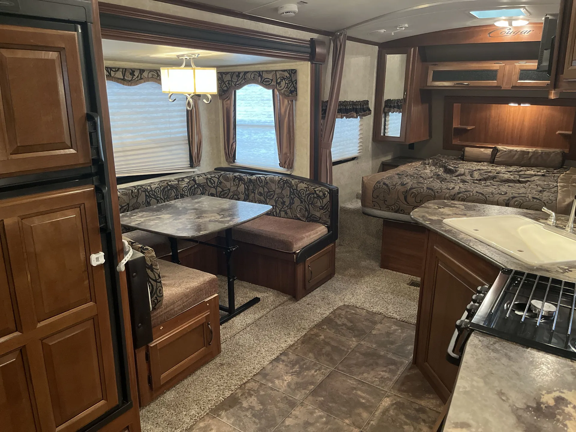2014 Keystone Cougar Half-Ton 21RBSWE — living area main