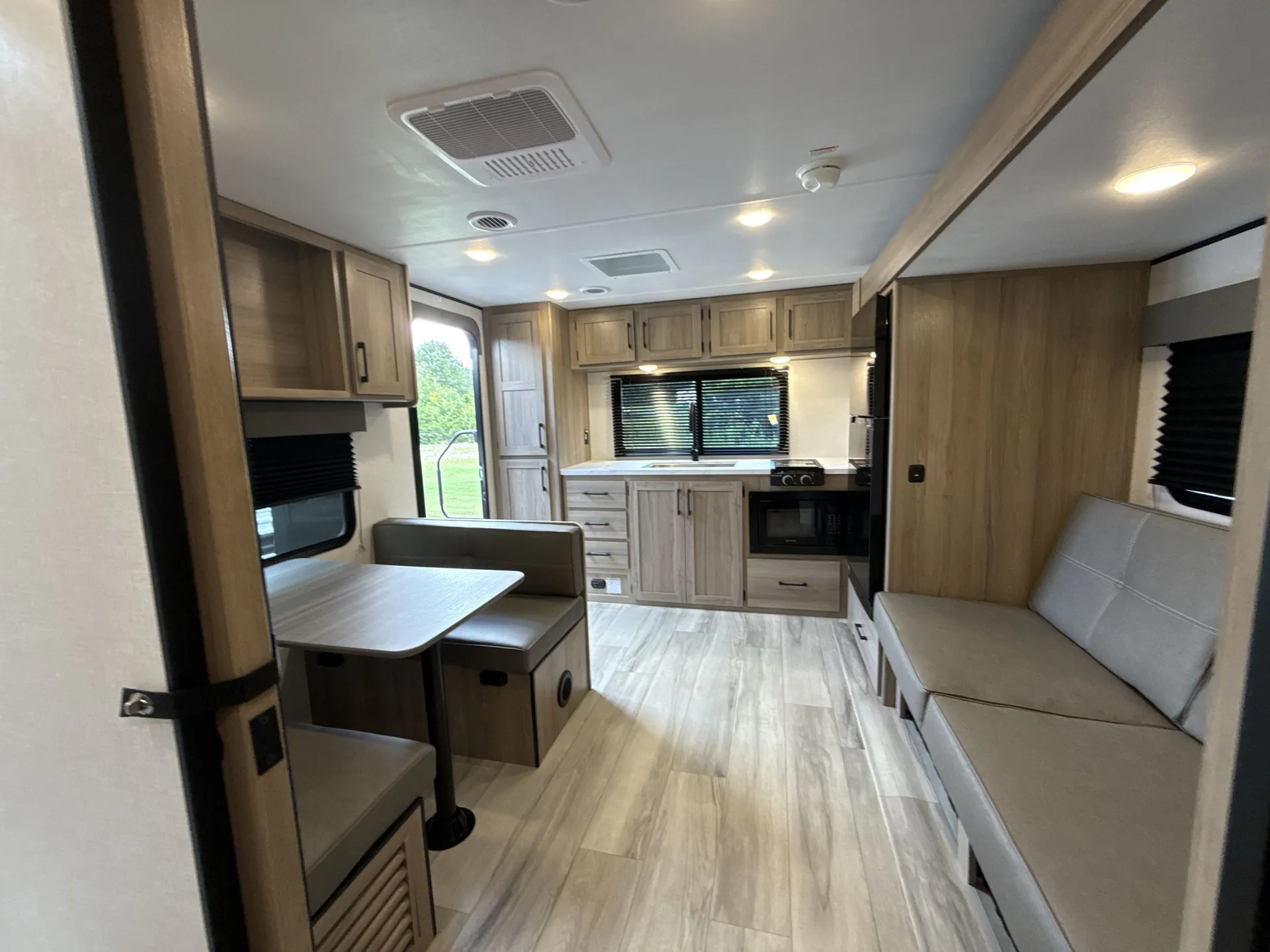2025 Keystone Coleman Light 21RX - Photo 4