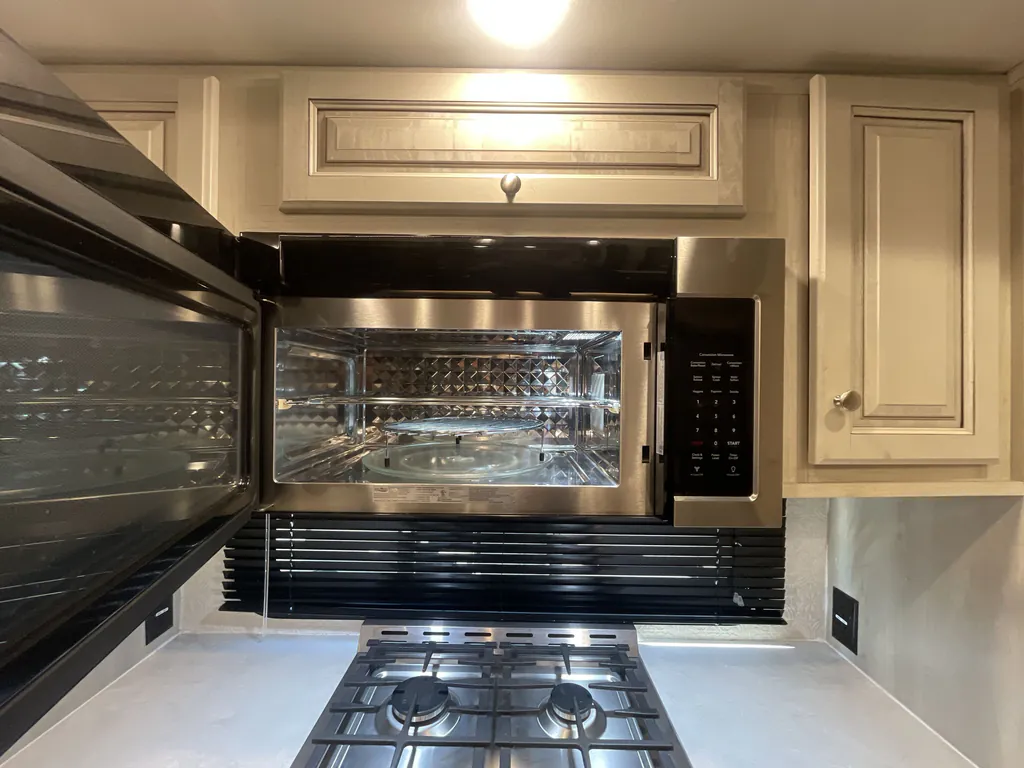 2022 Forest River Cardinal Luxury 380RLX, Photos photo 9