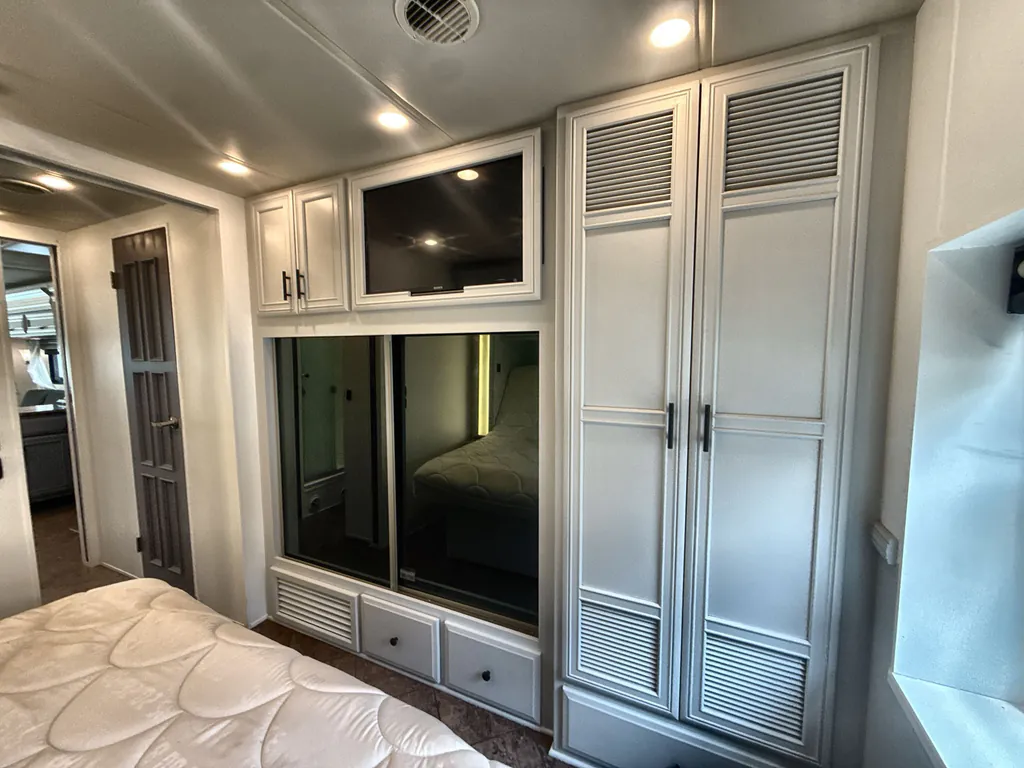 2015 Newmar Canyon Star 3914, Photos photo 15