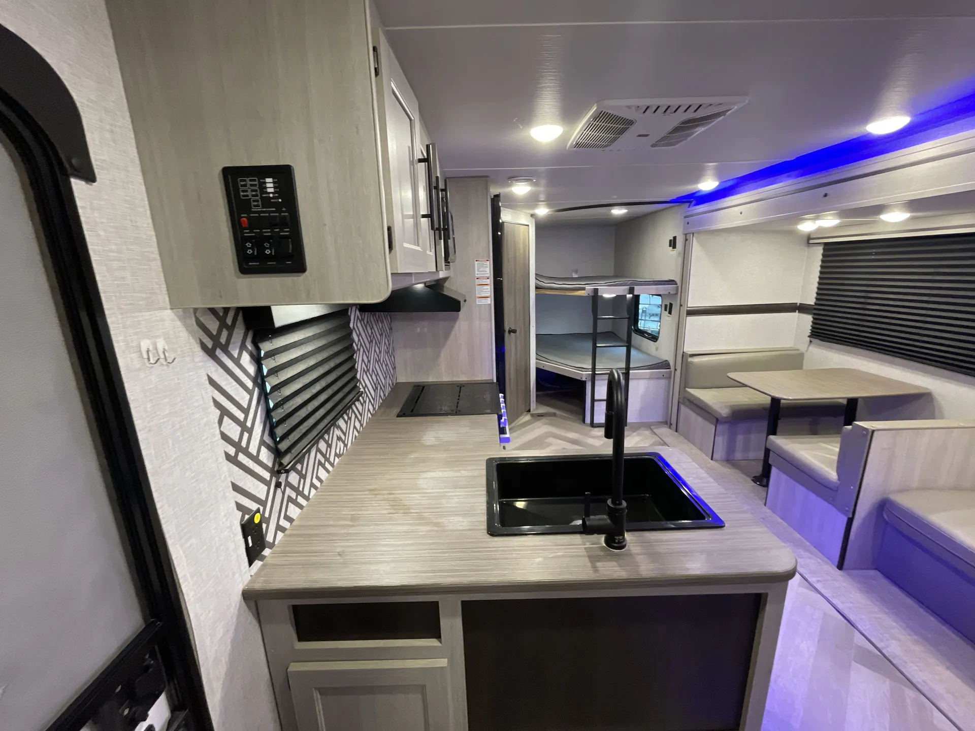 2024 CrossRoads Zinger 260BH — living area main