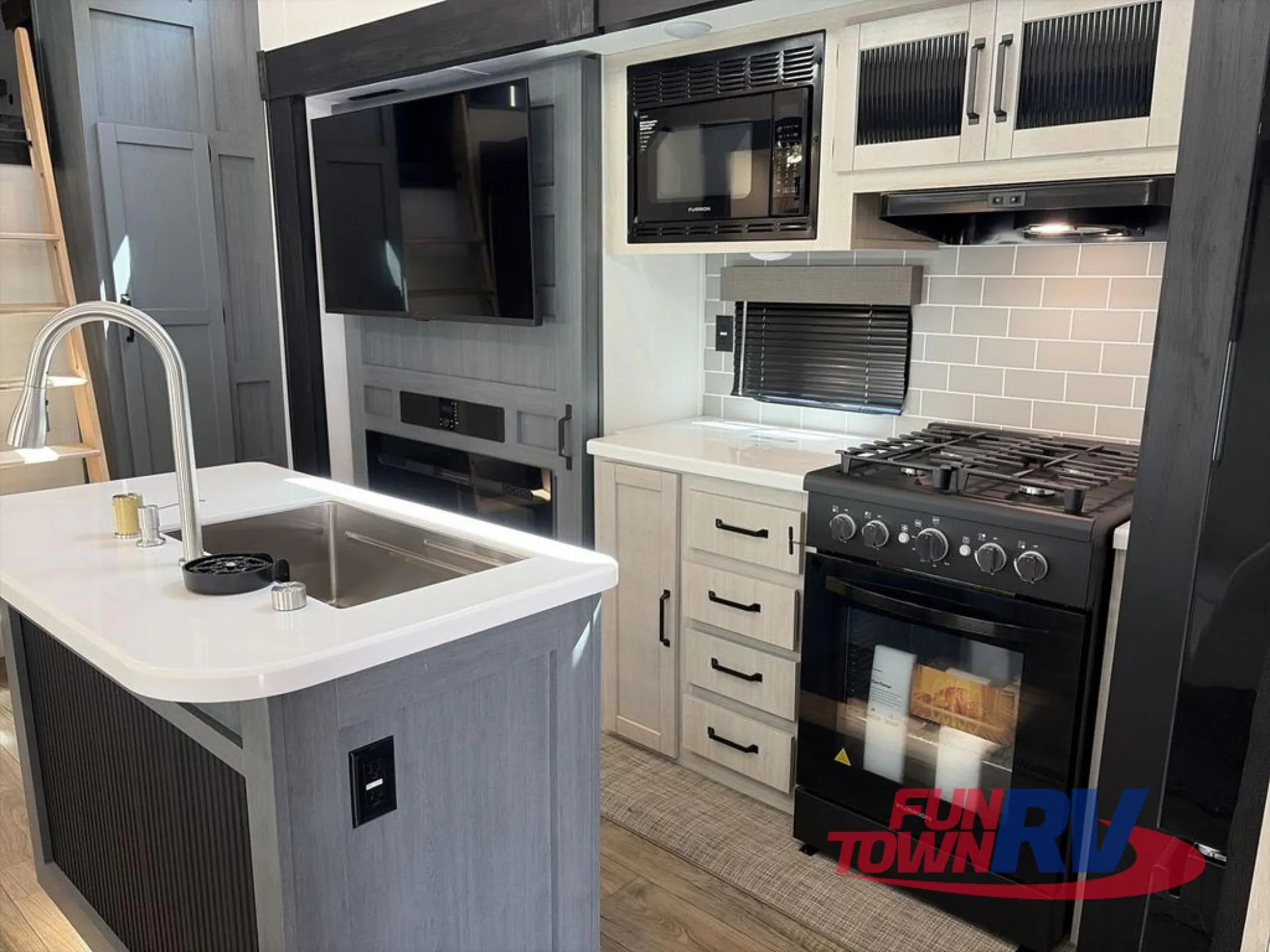 2026 Forest River Puma Vista 421LFT — Photo 7