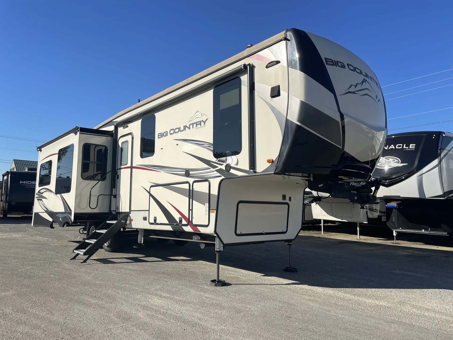 2020 Heartland Big Country 3155RLK - Photo 2