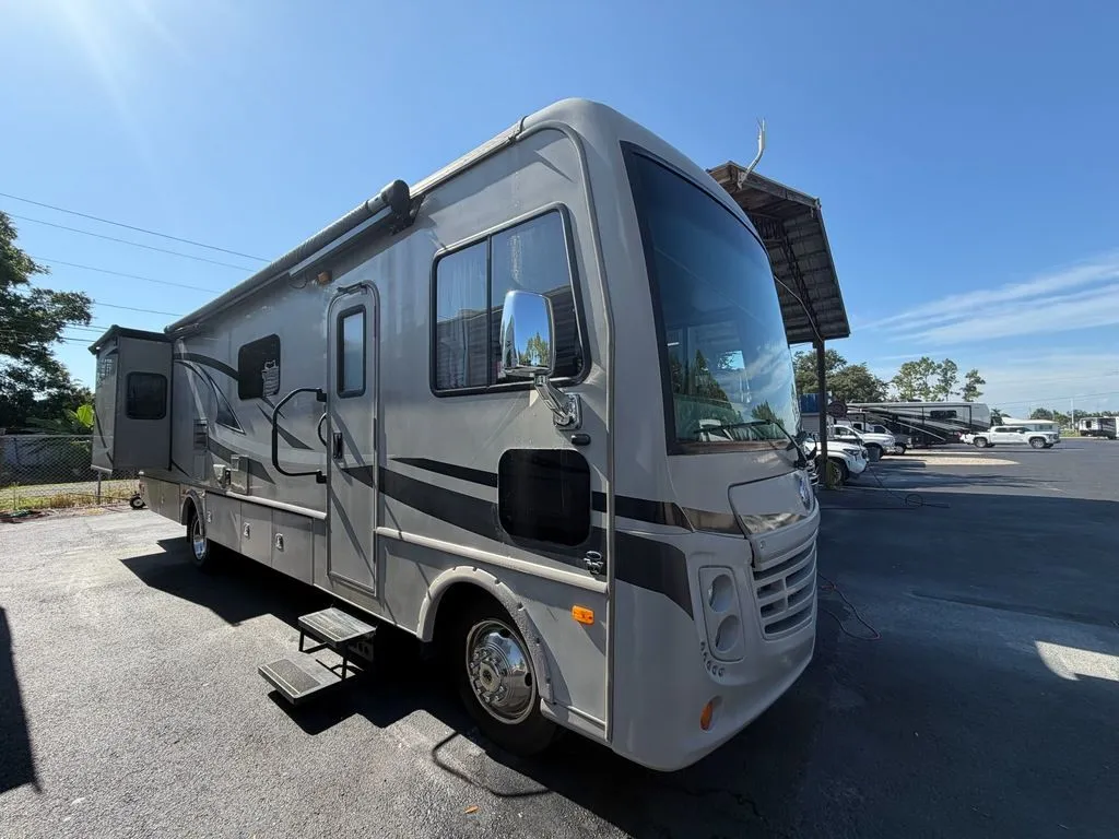 2017 Holiday Rambler Admiral 31W - Main photo