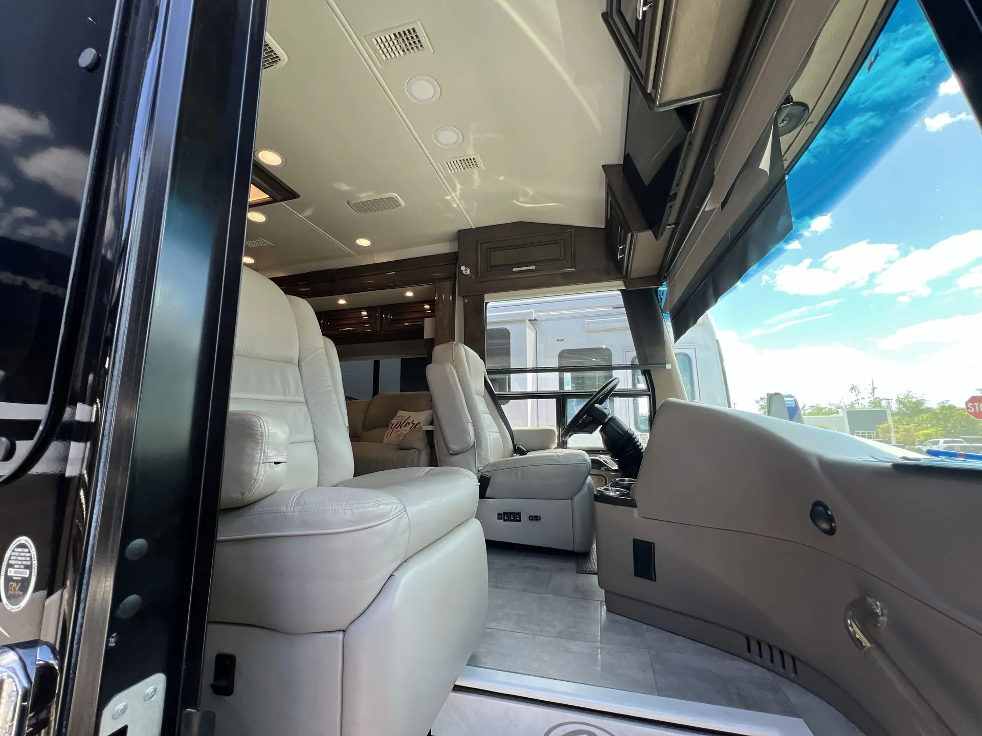 2022 Entegra Coach Anthem 44W - Photo 4