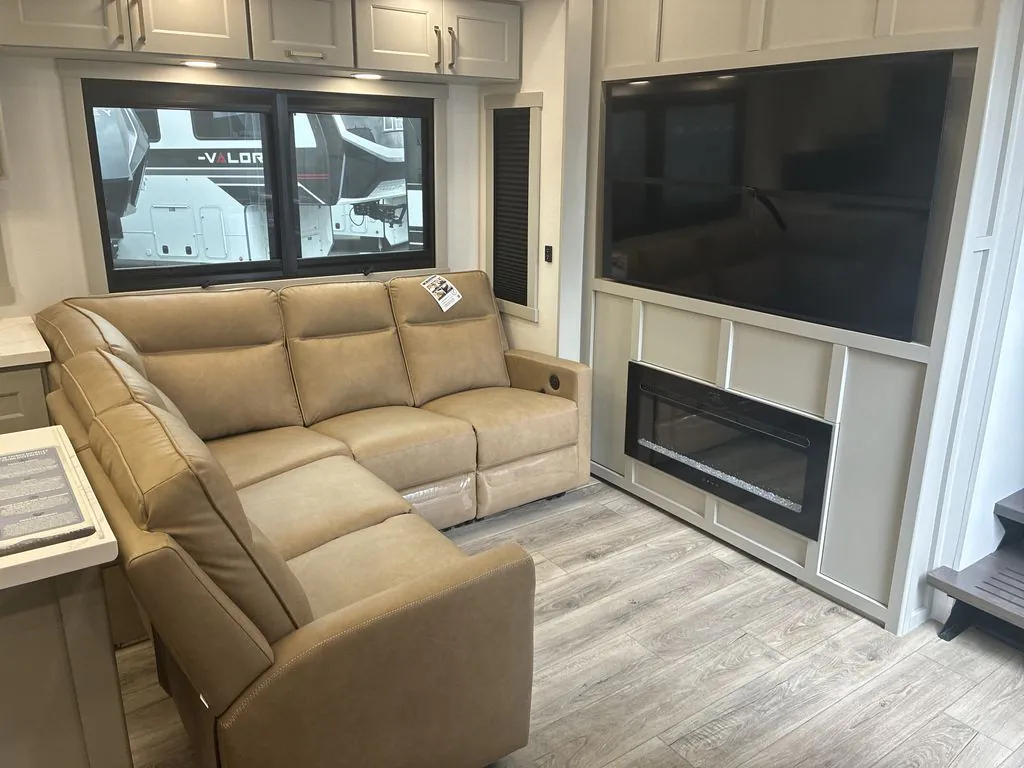 2026 Brinkley Model G 3950, Photos photo 8