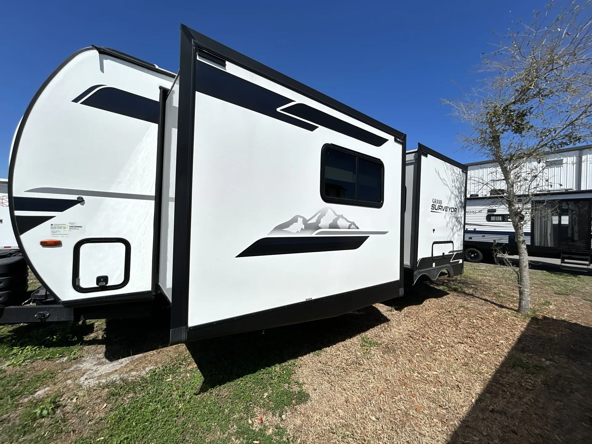 2024 Forest River Grand Surveyor 268FKBS — off campside