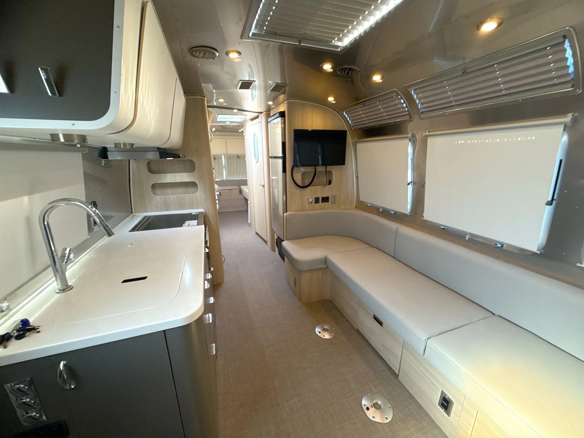 2020 Airstream Globetrotter 27FB Twin — living area main