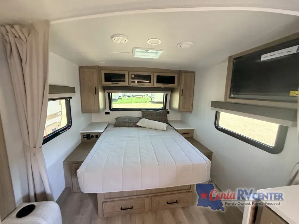 2027 Forest River Rockwood Mini Lite 2109S — Photo 6