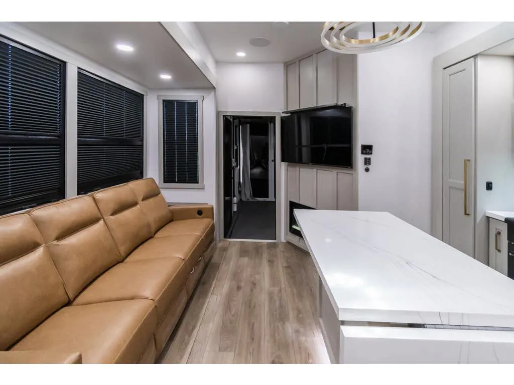 2025 Brinkley Model G 3500, Photos photo 5