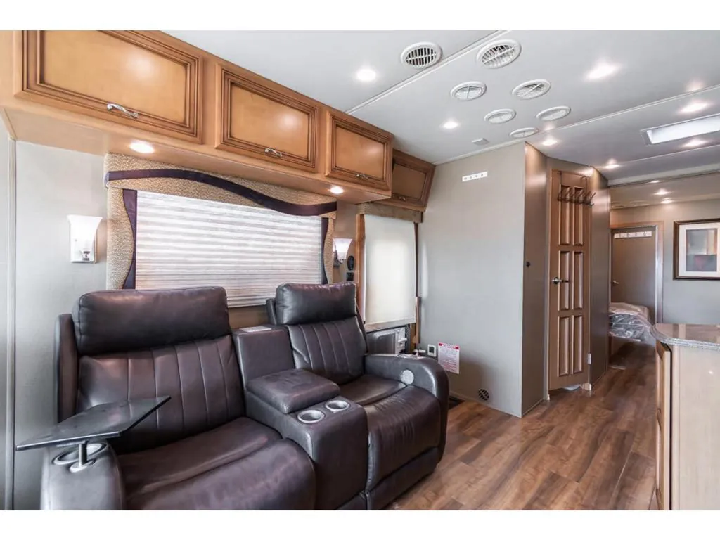 2015 Newmar Canyon Star 3921, Photos photo 14