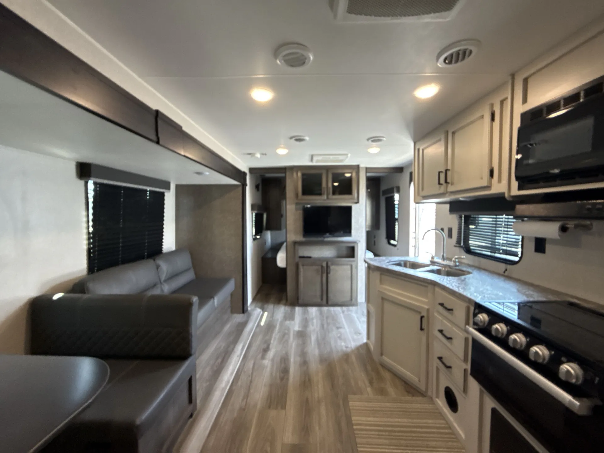 2021 Highland Ridge Open Range Conventional 26BHS — living area main
